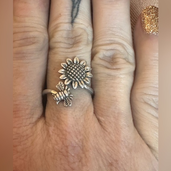 Adorable Sunflower and Bee sterling silver bypass adjustable ring - Picture 7 of 7